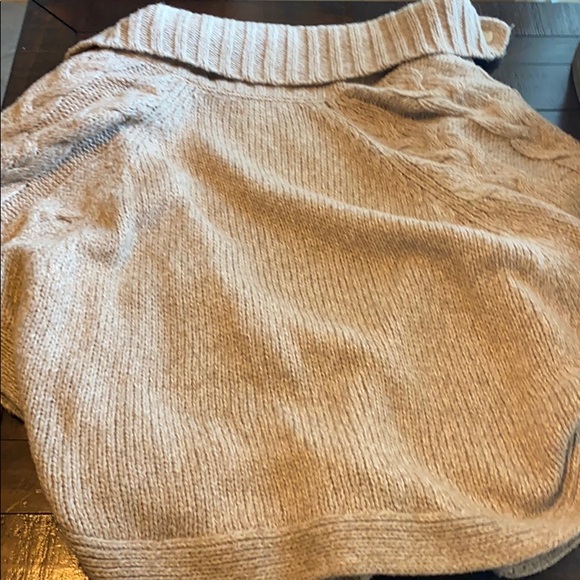 Cute! Old Navy Shaw/sweater - Picture 3 of 4